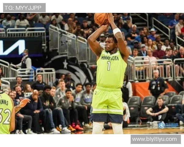 爱德华兹半场表现亮眼11投5中贡献14分1篮板1助攻1盖帽